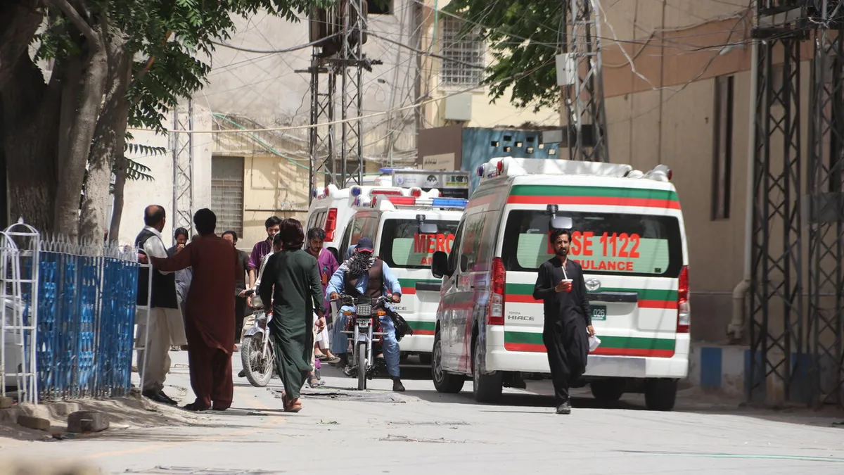 Tragedia in Pakistan: Morti tra i Bambini a Seguito del Crollo di un Tetto