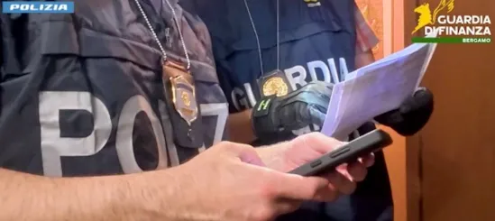 Bergamo: Truffa 'Schema Ponzi' con Auto di Lusso e Estorsioni