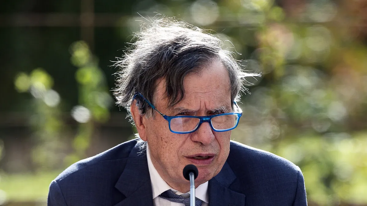 Parisi: Negazionismo Climatico e Danni Politici