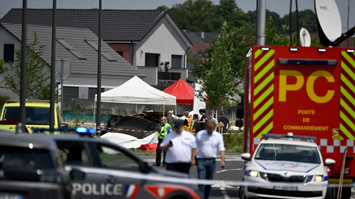 Tragedia in Francia: Aereo di Allievi Paracadutisti Precipita, 11 Morti