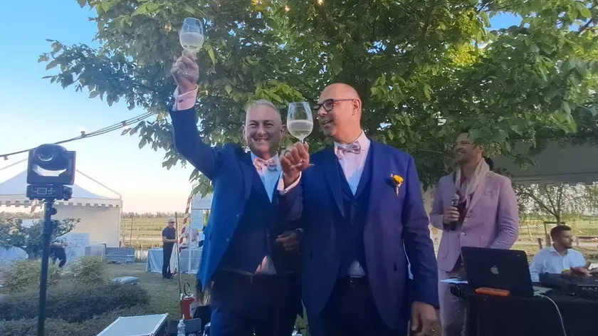 Festa Sposi per Sindaci a Carlino: Musica, Balli e Tradizioni Friulane