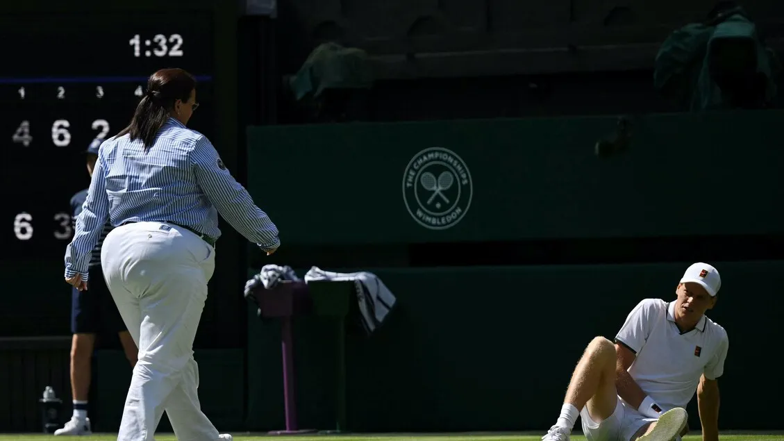 Sinner batte Kecmanovic a Wimbledon: 4-6, 6-3, 6-6