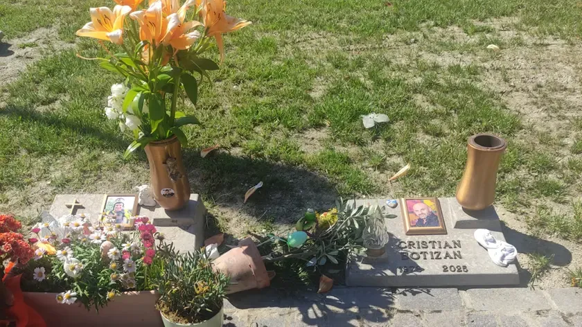 Abano Terme: Predate Tombe nel Cimitero, Scomparsi i Fiori