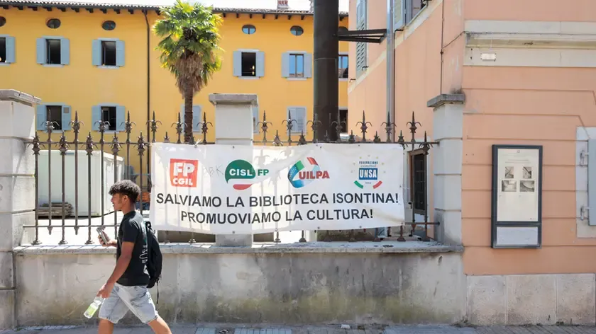 Biblioteca di Gorizia: Mancanza di Bibliotecari e Critiche del Sindacato
