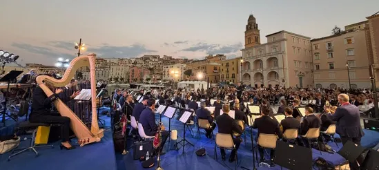 Banda Musicale della Polizia a Gaeta: Concerto di Leggibilità e Impegno Sociale