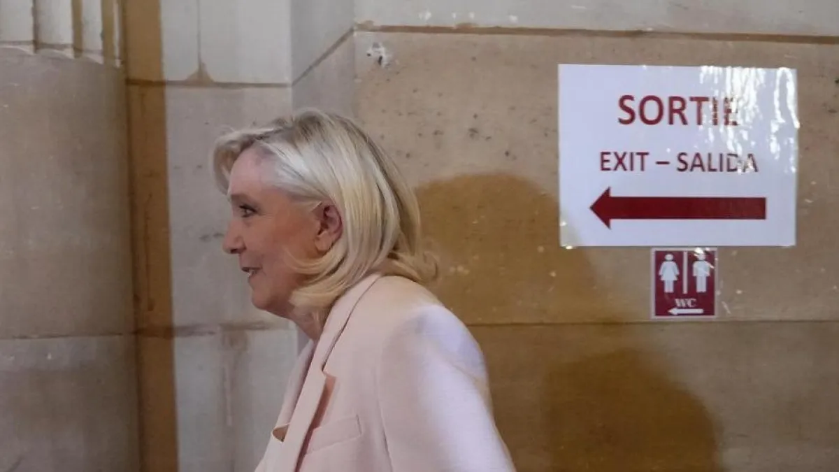 Marine Le Pen Condannata: Candidatura a Rischio, Braccialetto Elettronico Obbligatorio