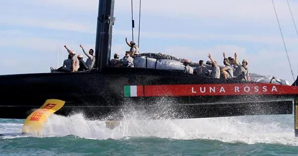 Luna Rossa: Sessione di Allenamento a Castel dell'Ovo