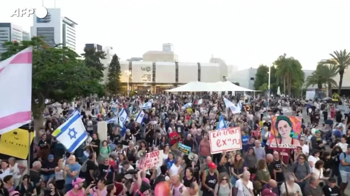 Tel Aviv: Commemorazione del 7 Ottobre con Manifestazioni Israeliane