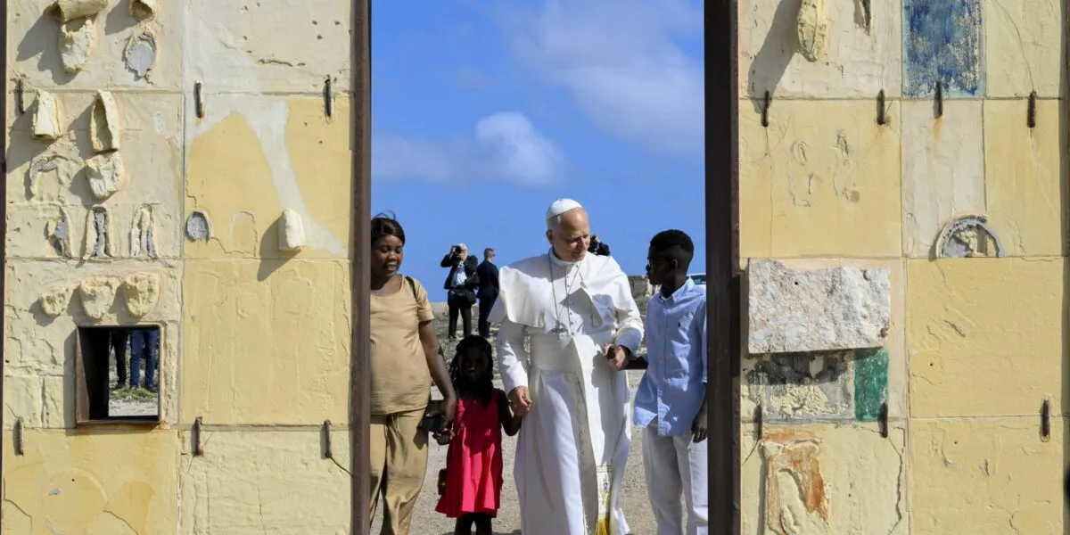 Papa Leone a Lampedusa: Appello per Politiche di Accoglienza