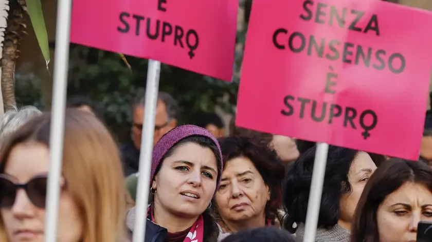 Violenza e Minacce a Trieste: Denuncia di Abusi