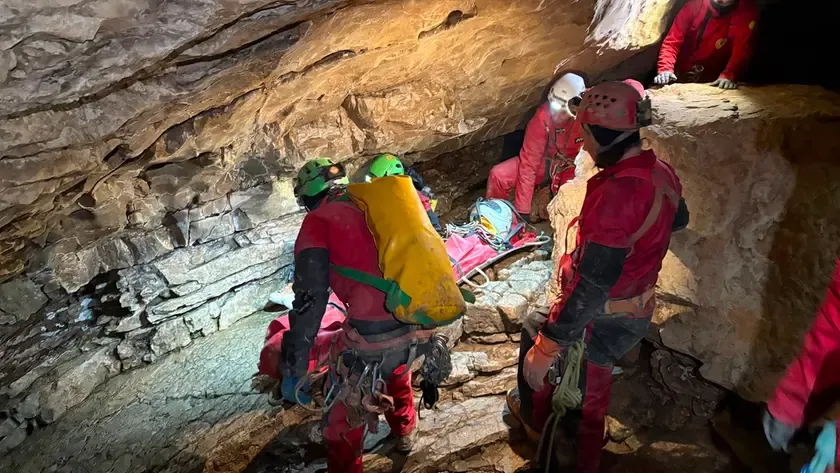 Grotta dei Venti a Claut: Raggi di Vento e Scoperta Speleologica