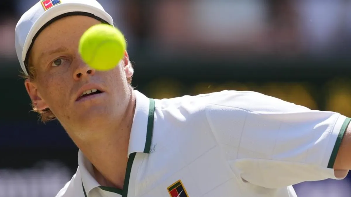 Sinner raggiunge la semifinale di Wimbledon: una partita al caldo e alla strategia