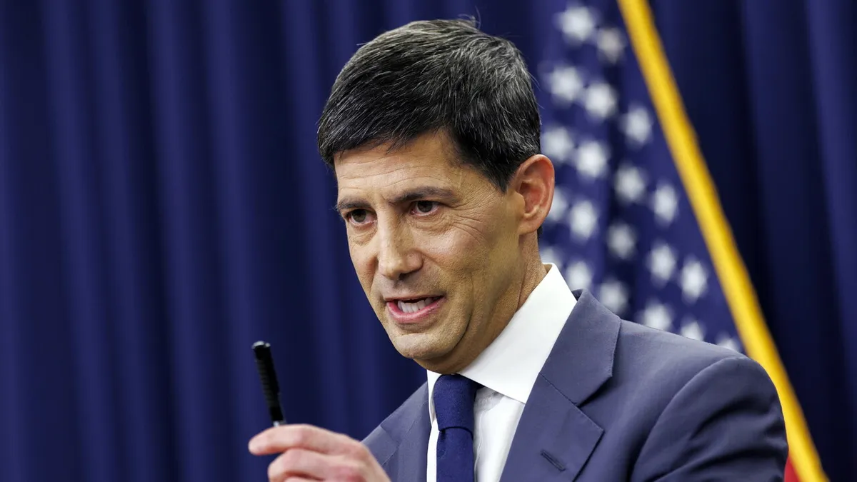 Fed: Johnson Rivelazioni e Indipendenza