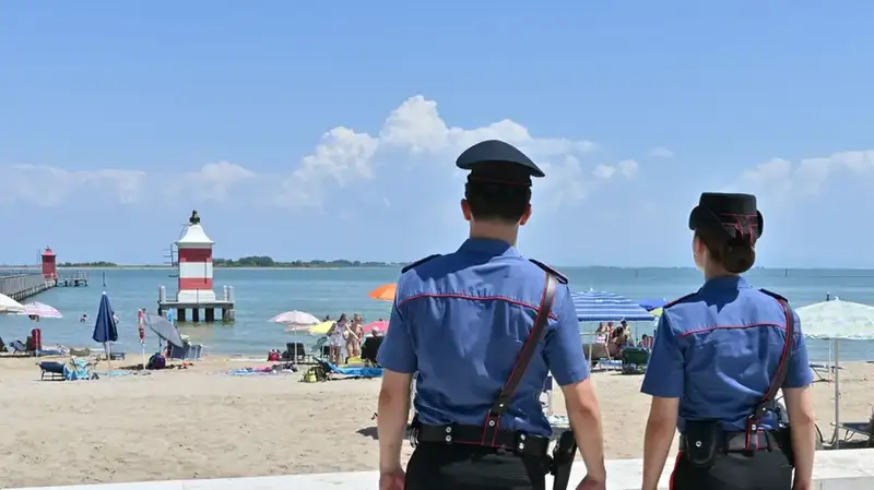 Lignano e Latisana: Controlli dei Carabinieri Smasciano Guida Ebbrezza, Droghe e Documenti Falsi