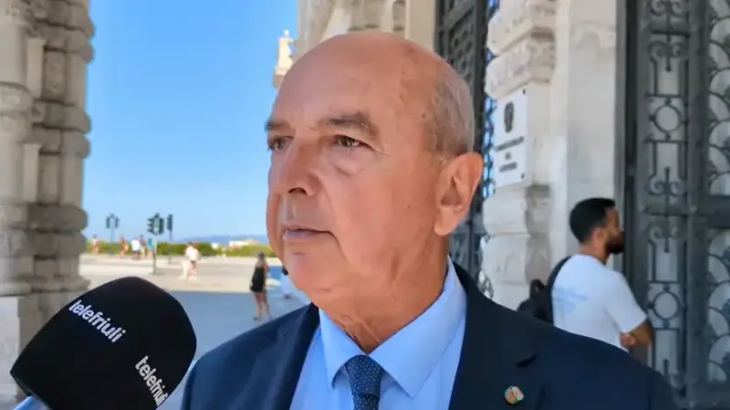 Dipiazza: «Gli agenti servono in città, non a Fernetti»