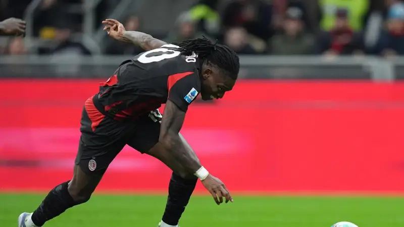 Aston Villa, Leao nel mirino: Rafa valuta l'offerta