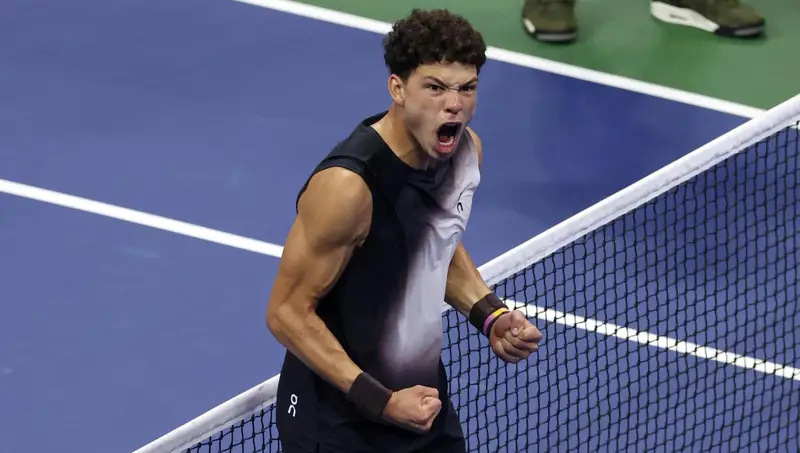 Shelton Stacca Alcaraz a New York: Una Svolta di Branding nel Tennis