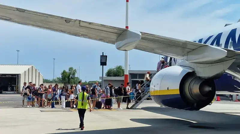 Deviazione Volo Ryanair: Straordinari ai Limiti per i Controllori di Volo del Trieste Airport