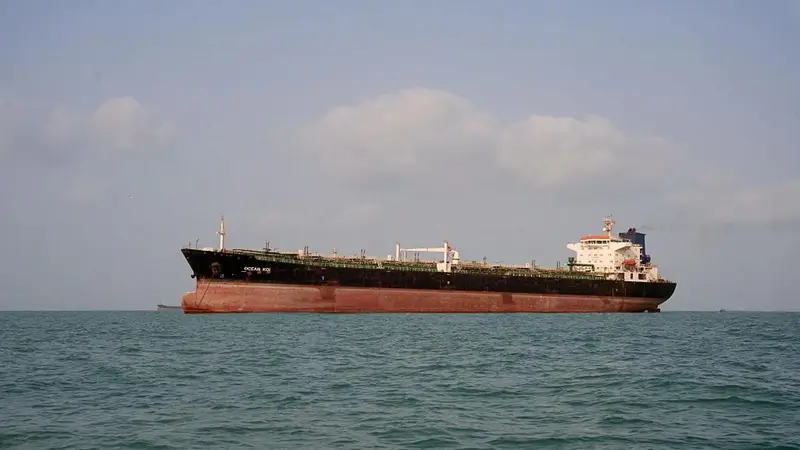 Petroliera Saudita Fermata a Hormuz: Tensioni Crescono nell'Oceano Persico