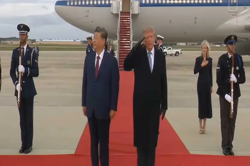 Trump Reagisce con Disgusto al Sorvolo Militare Durante l'Accoglienza di Xi Jinping