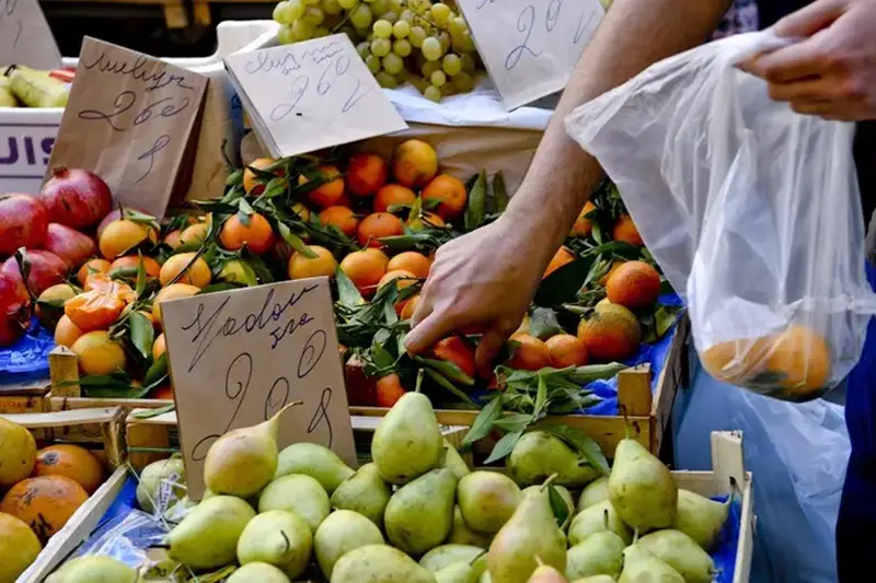 Inflazione al 3,3%: Un Costo Aggiuntivo di 1.091 Euro per le Famiglie Italiane