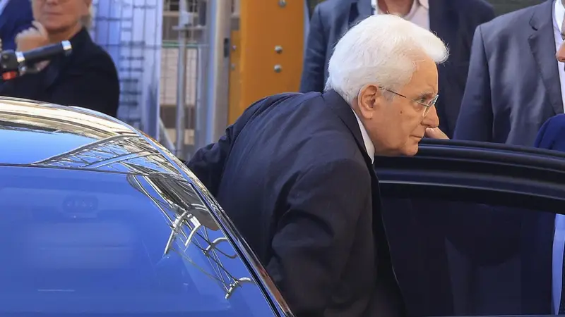 Mattarella: l'IA richiede un ripristino dell'autorità statale