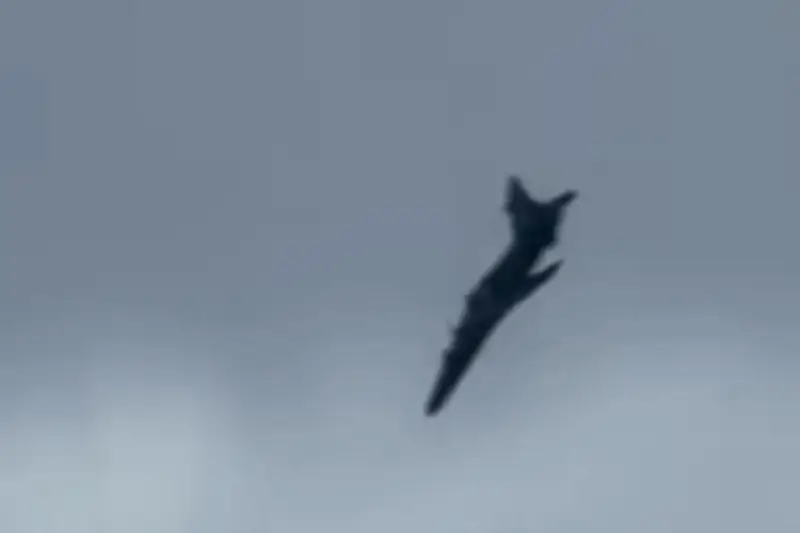 Jet Raf Precipita nel Galles: Due Piloti Salvi con il Paracadute