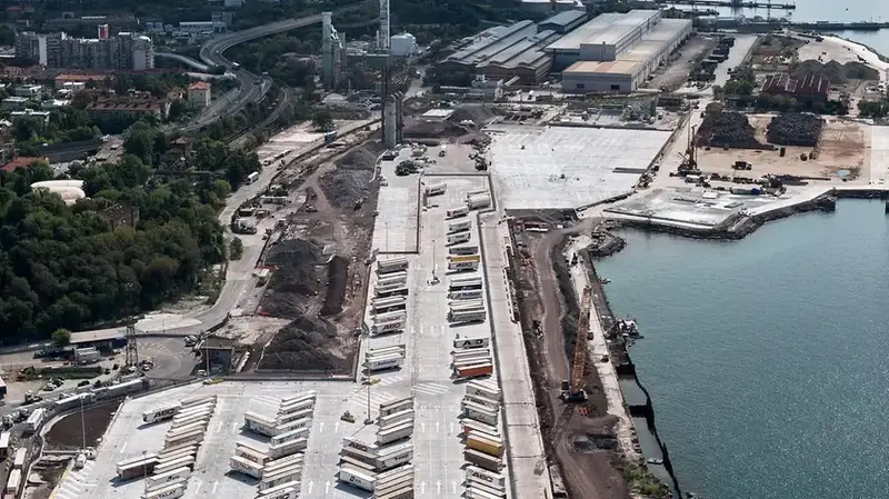 Trieste, Bonifica Ex Ferriera: Riconoscimento della Burocrazia e Proposte per Taranto e Bagnoli