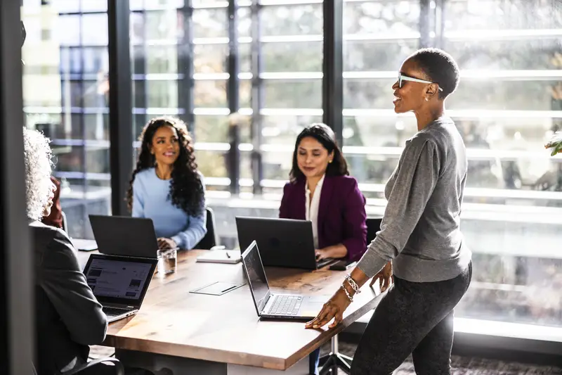 Aziende Italiane: Il Doppio Standard per le Donne nel Management