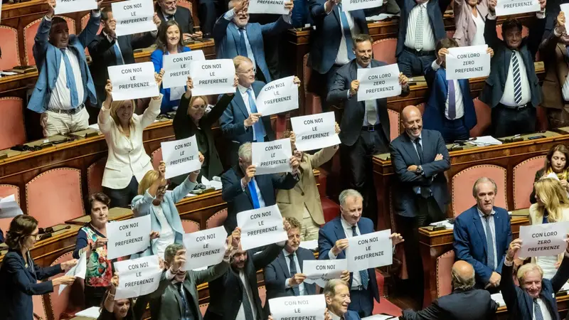 Legge Elettorale: Tensioni in Aula sulla Raccolta delle Firme