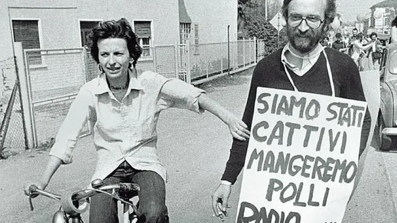 Ex compagna di Bonino: «Storia intensa e gioiosa, accompagnato all'aborto a Firenze»