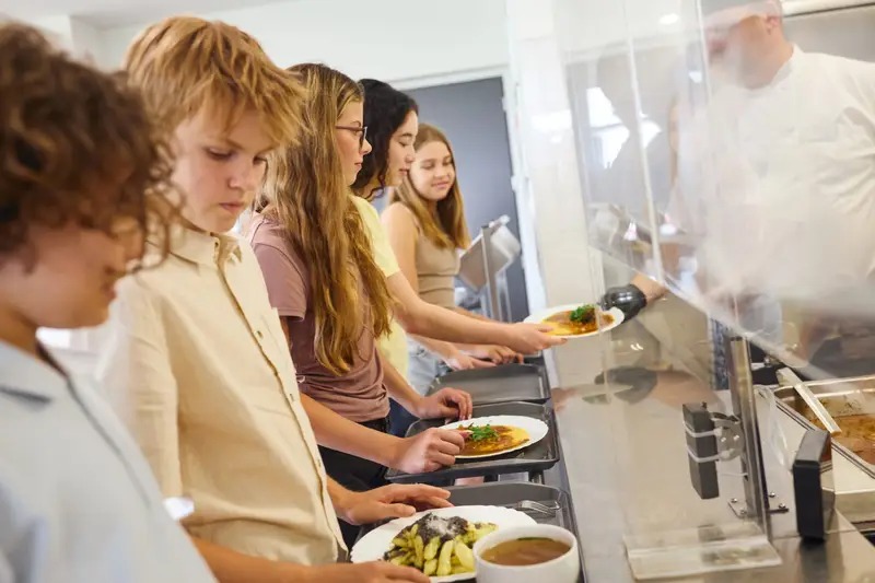 Ristorazione Scolastica: Un Servizio Indispensabile per le Famiglie Italiane