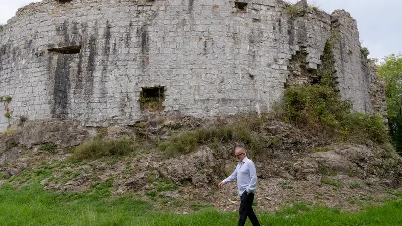 Rocca di Monfalcone: Architetto Morena Alza l'Allarme per il Restauro Urgente