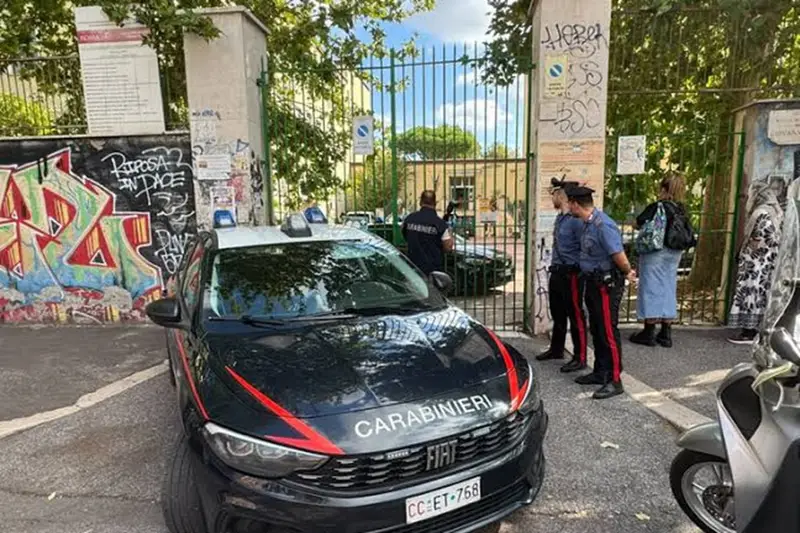 Aggressione a Centocelle: Professoressa Accoltellata da Studente, Richiesta di Incontro con l'Aggressore