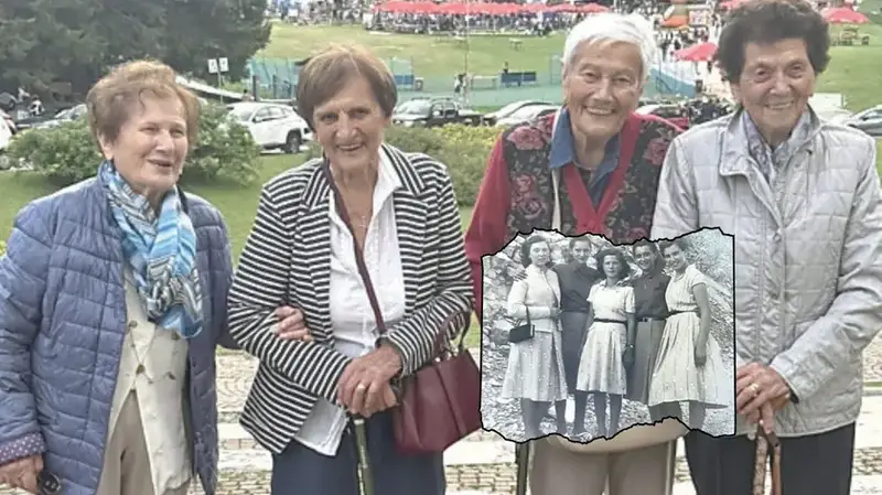 Amicizia Infrangibile: Cinque Donne Riconnectate Dopo 74 Anni Tramite una Foto