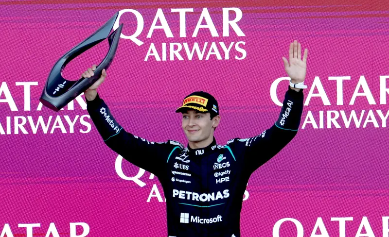 Russell Domina a Baku: Verstappen Rimedia Solo al Riparto