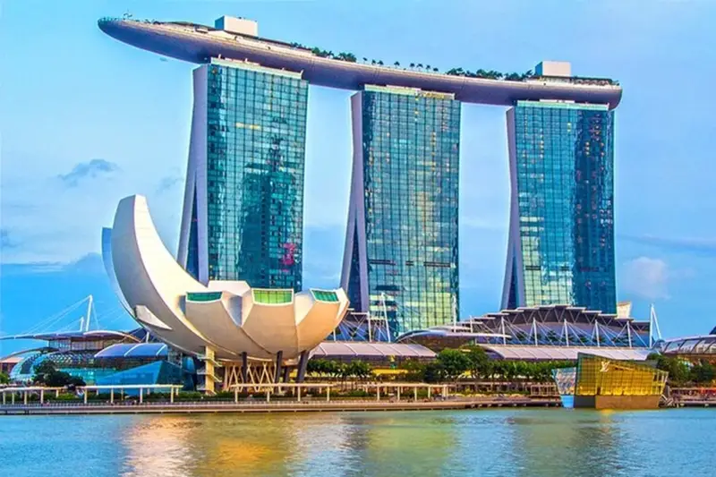 Singapore: Longevità Record, ma Salute a un'Età Precoce in Declino
