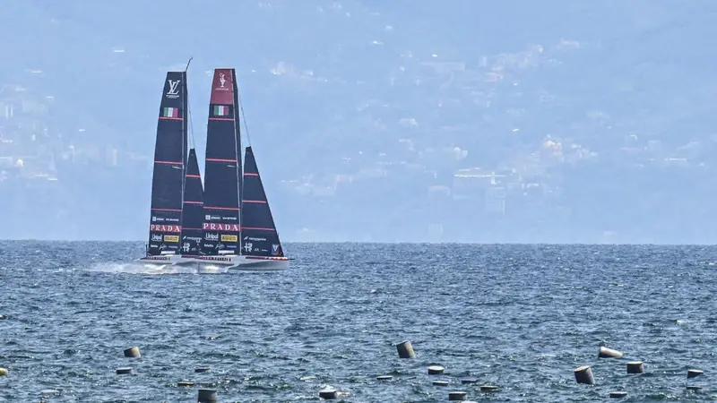 Luna Rossa: Gradoni sfida Burling a Napoli, nuove scelte di Sirena
