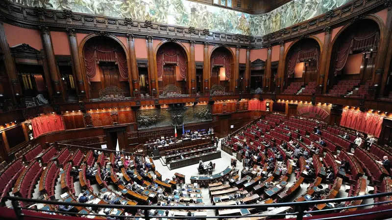 Sondaggi in Calo per il Centrodestra: Il Melonellum Rischia di Perdere Consolidamente
