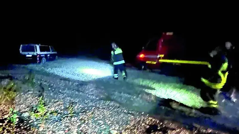 Furgone Bloccato nel Tagliamento: Turisti Salvi Grazie ai Vigili del Fuoco