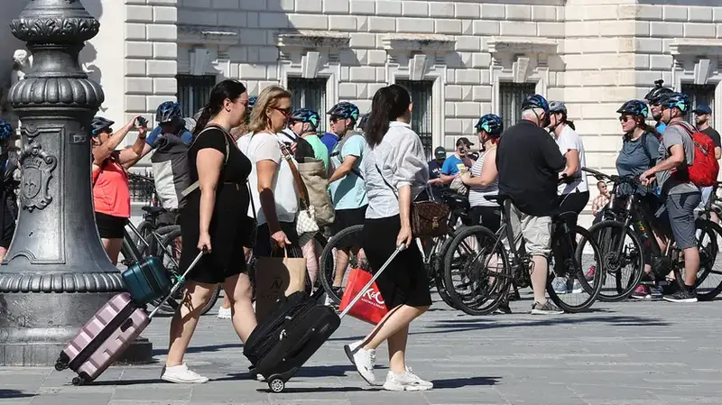 Trieste: Controlli Intensificati Rivelano Irregolarità in Alberghi e Case Vacanza