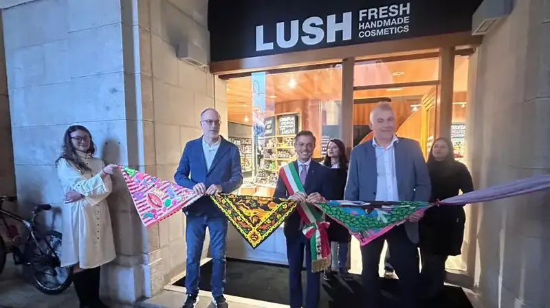 Caso Lush a Udine: Arcella smentisce i legami familiari e l'assegnazione del Comune