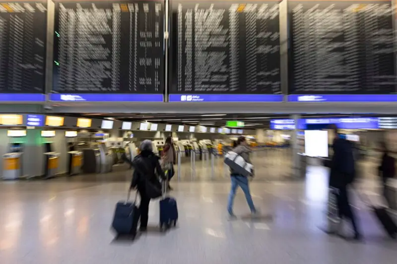 Nuove Regole per i Viaggi in Aereo in Europa: Cambiamenti a Partire dal 2027