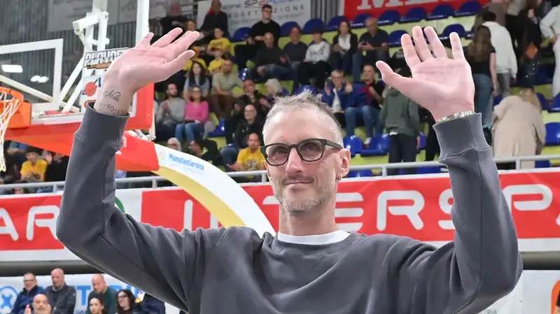 Avellino Domina al PalaGesteco: 62-77 e Ritorno di Polonara