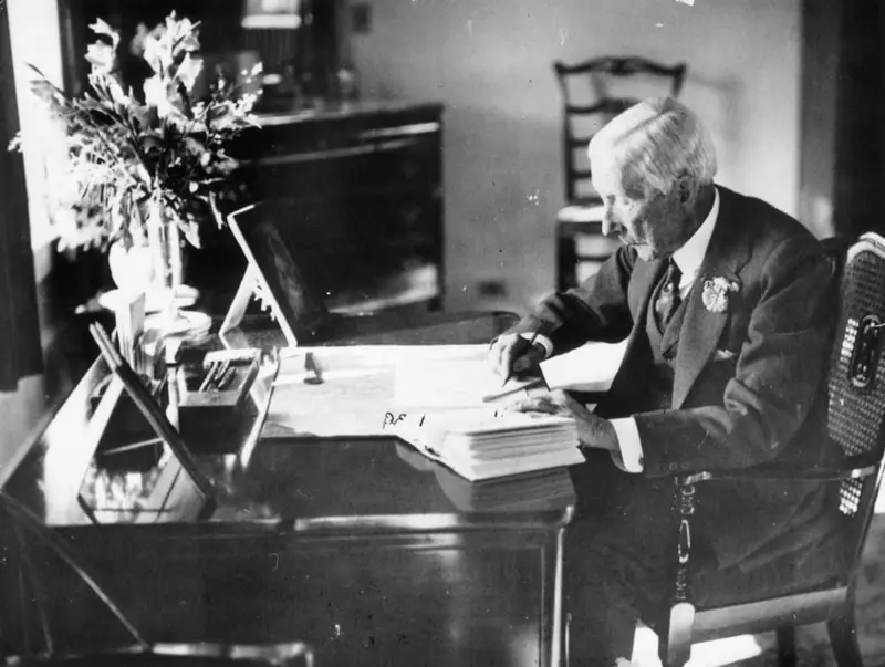 La Prima Classifica Forbes del 1918: Un'Immagine di Ricchezza e Trasformazione Americana