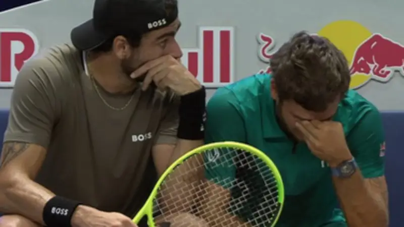Cobolli si ferma a Vienna: preoccupazioni per Davis e Finals
