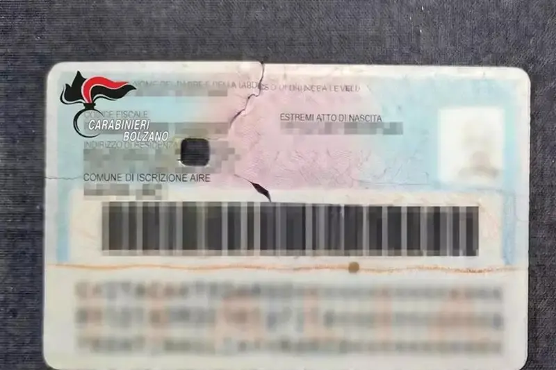Alto Adige: Diffusa la Tendenza a Rimuovere i Microchip dalle Carte d'Identità Elettroniche