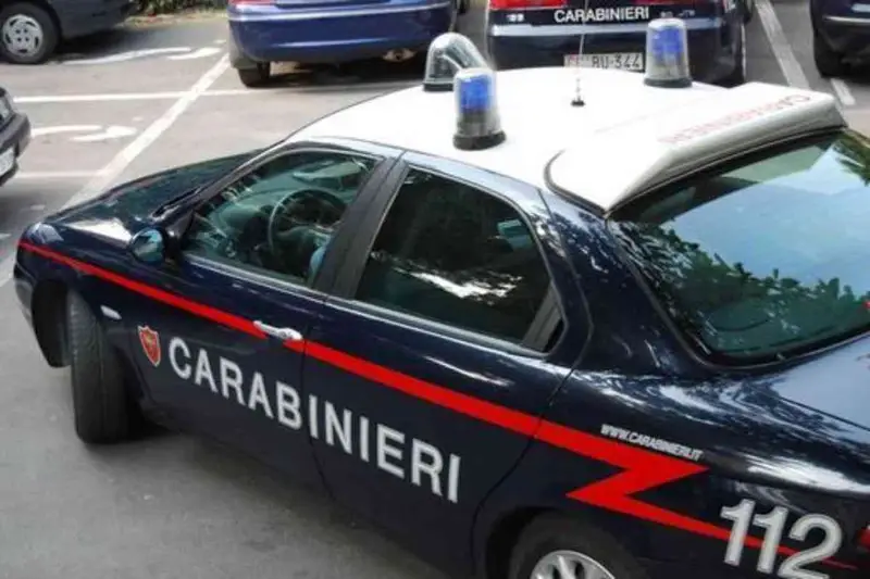Rapina all'Ufficio Postale: Il Bandit con la Maschera di ‘La Casa de Carta’ Arrestato