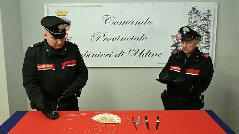 Truffa con falsa identità di carabiniere: arrestate due donne per furto in abitazione