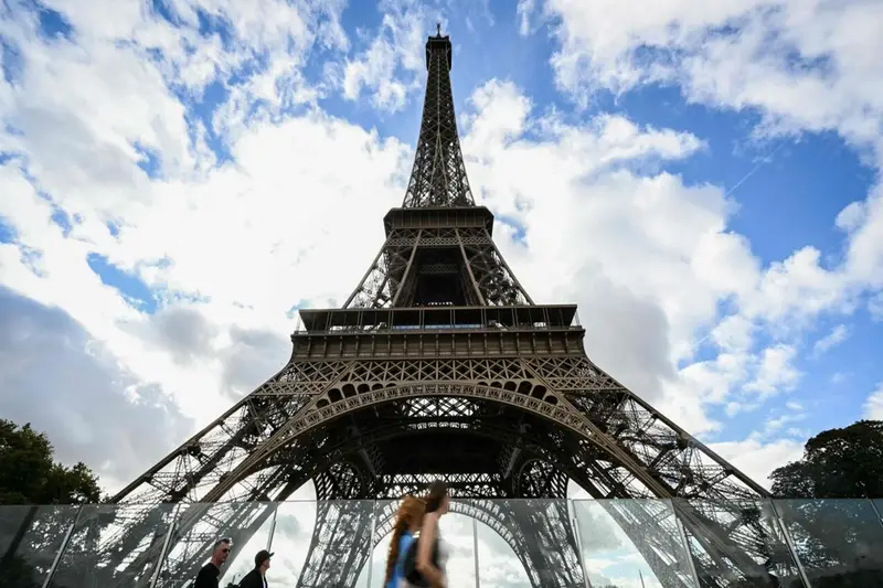 Francia Valuta Risposta ‘Forte e Veloce’ a Possibile Aggressione Russa